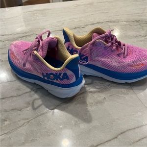 Women’s Clifton 9 Hokas